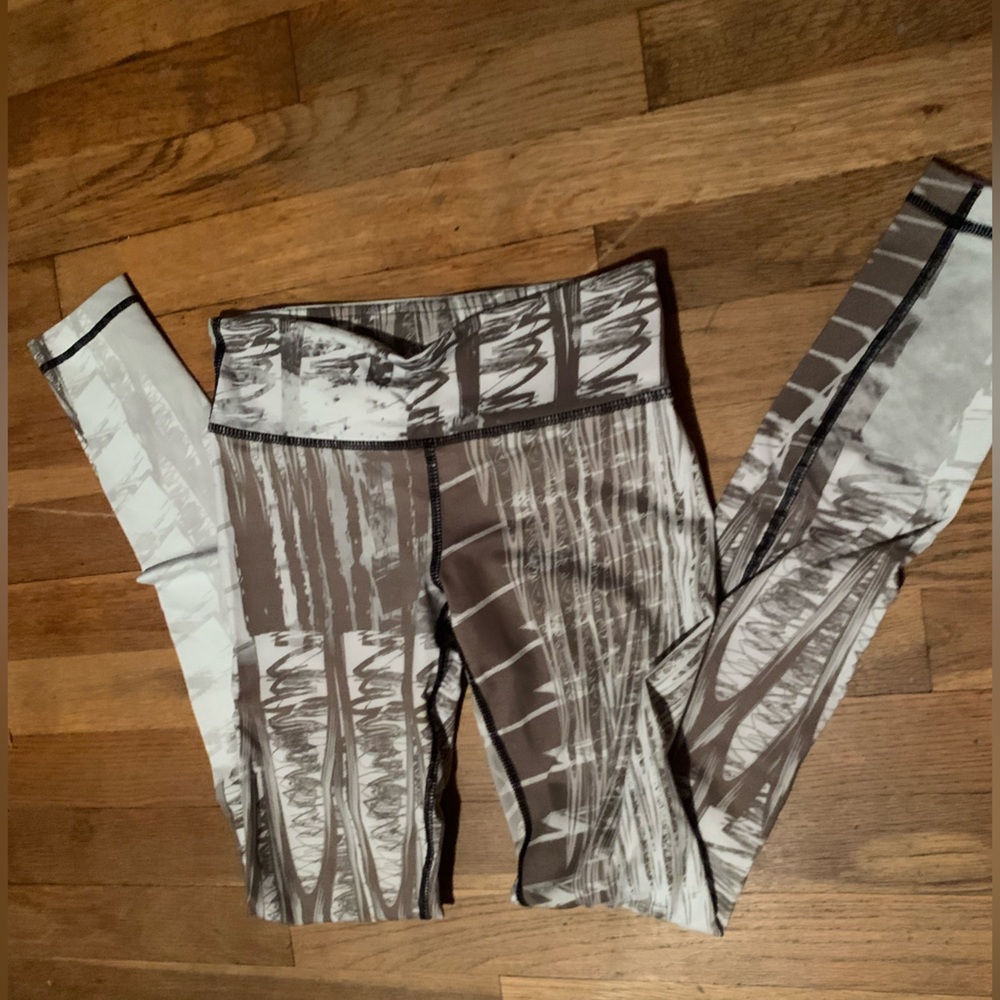 patterned sleek leggings